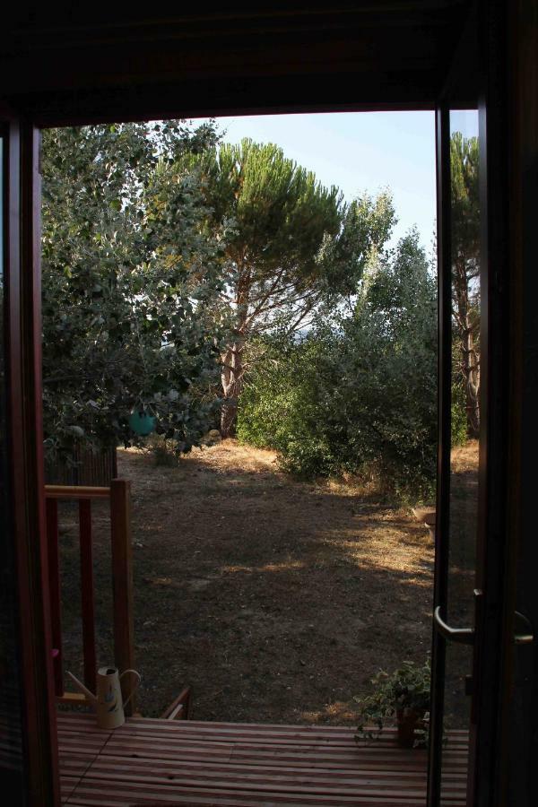 Отель Roulotte Aux Peupliers La Tour-d'Aigues Экстерьер фото