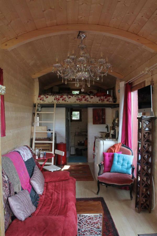 Отель Roulotte Aux Peupliers La Tour-d'Aigues Экстерьер фото